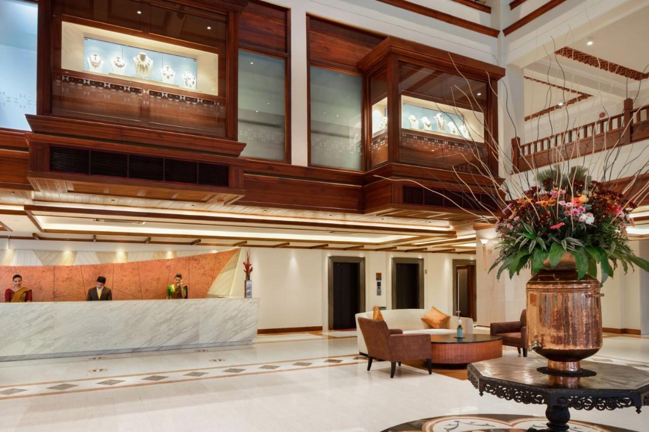 Earl'S Regency Hotel Канди Экстерьер фото