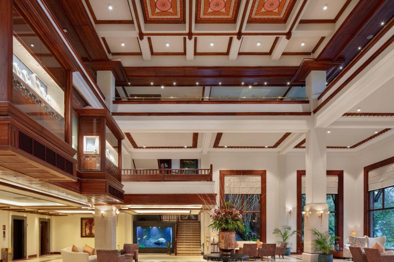 Earl'S Regency Hotel Канди Экстерьер фото