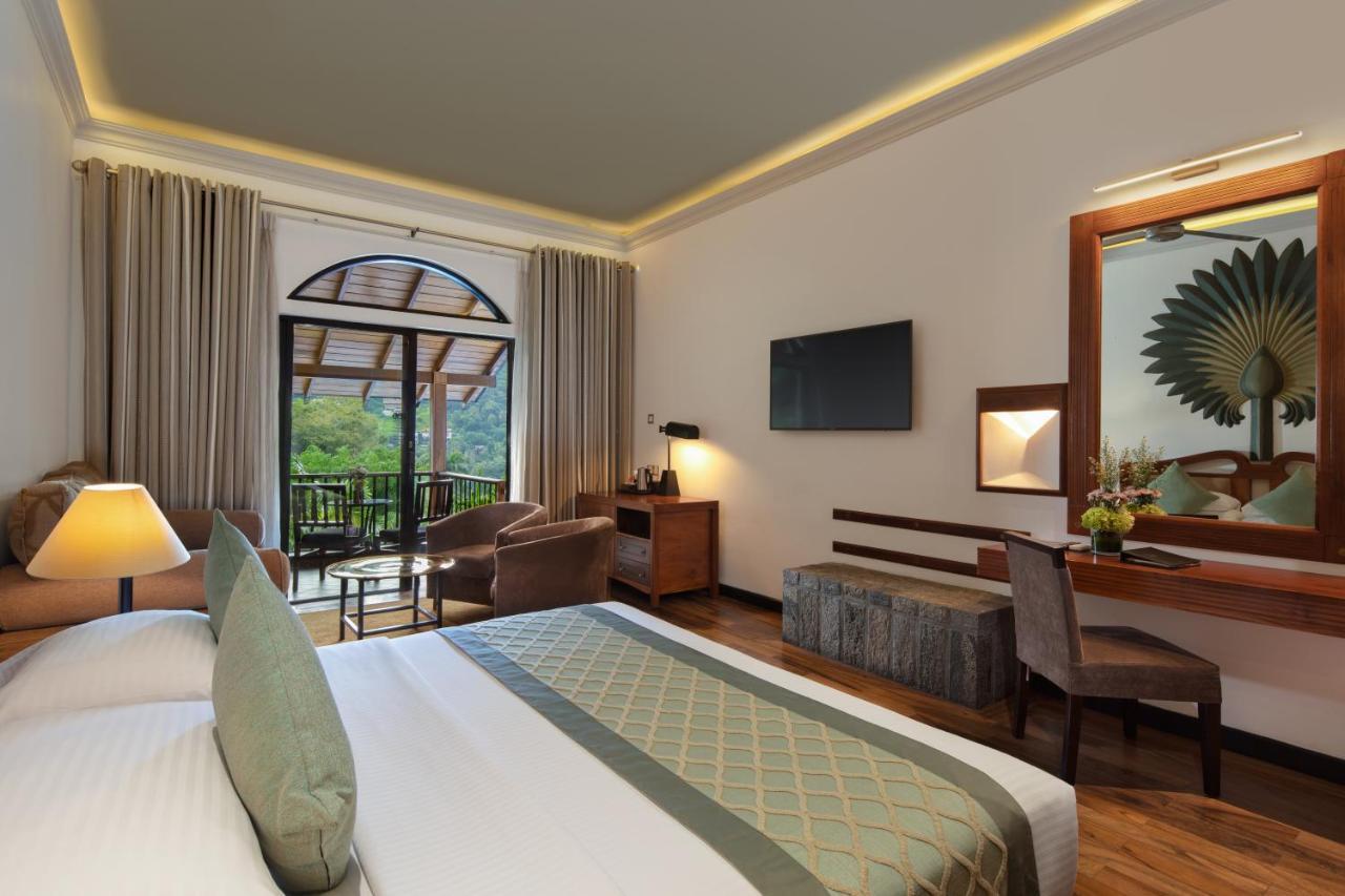 Earl'S Regency Hotel Канди Экстерьер фото