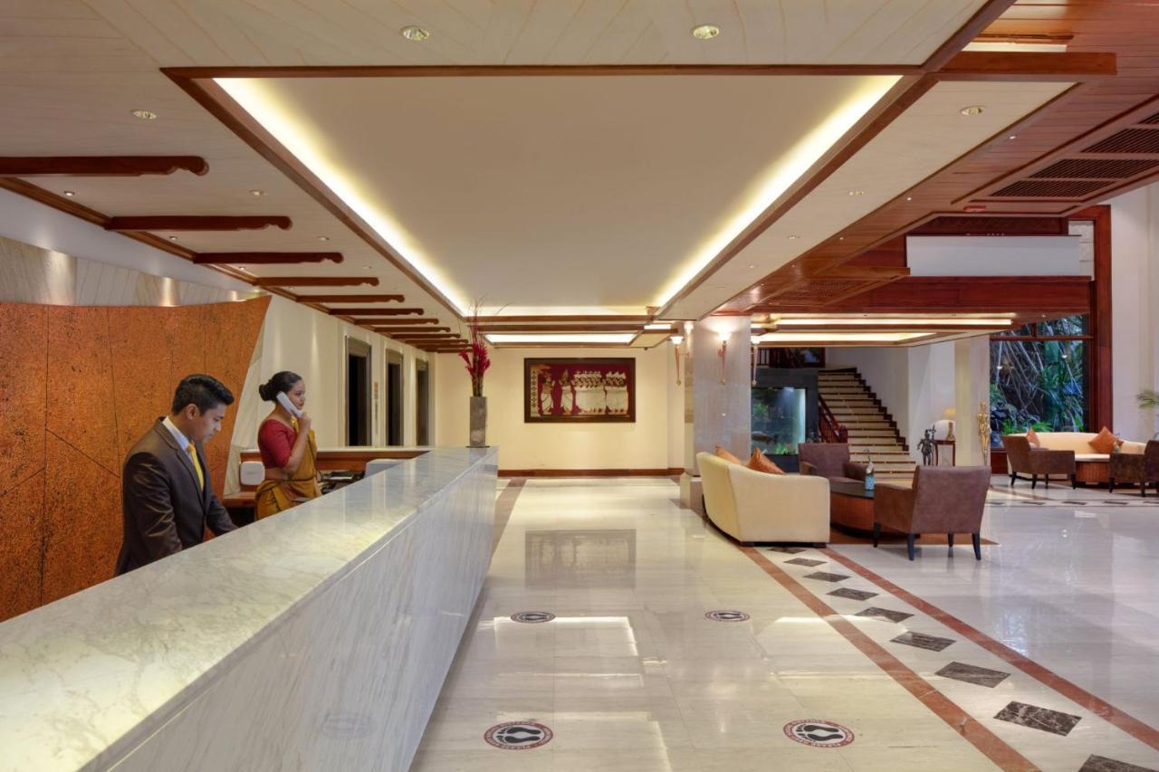 Earl'S Regency Hotel Канди Экстерьер фото