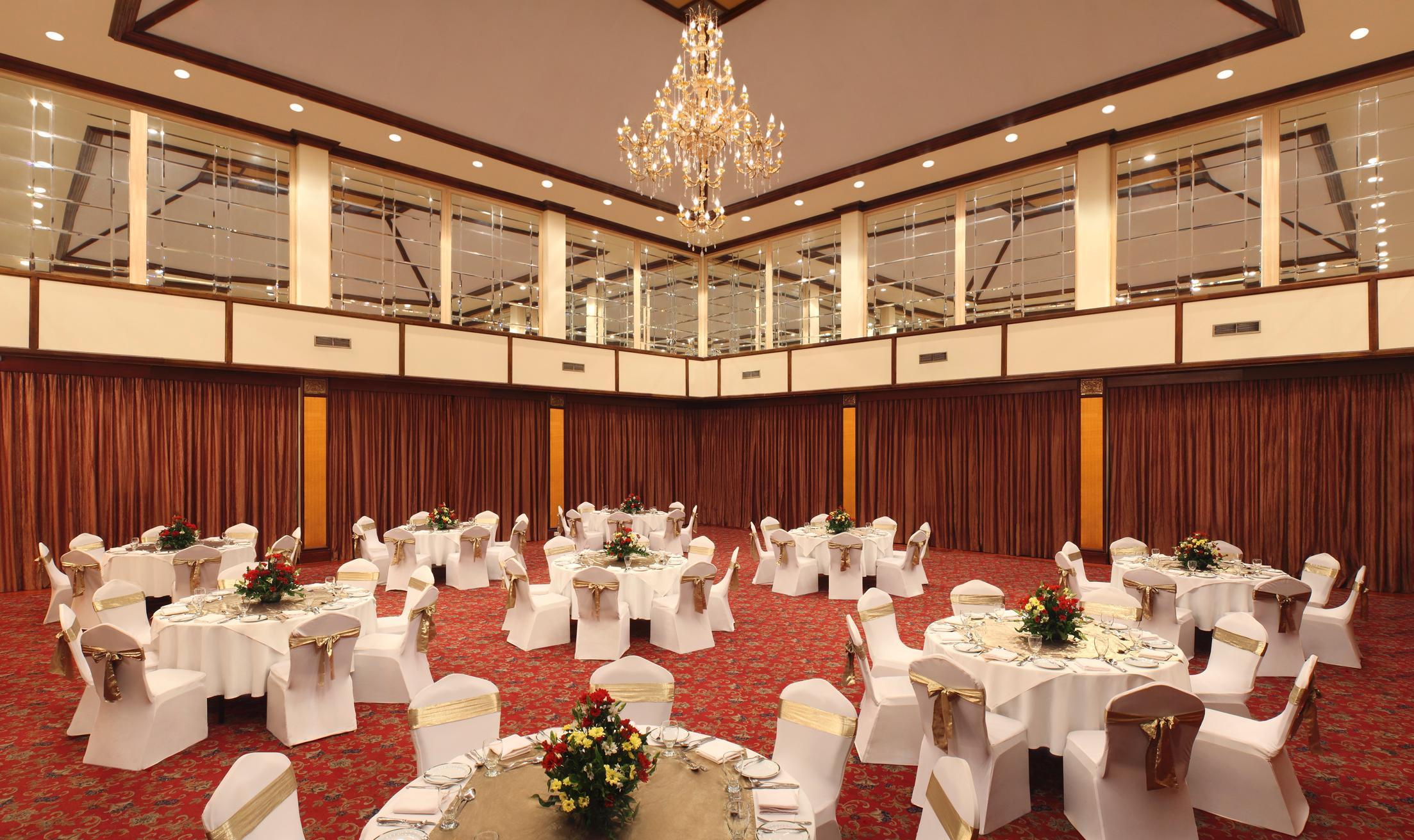 Earl'S Regency Hotel Канди Экстерьер фото